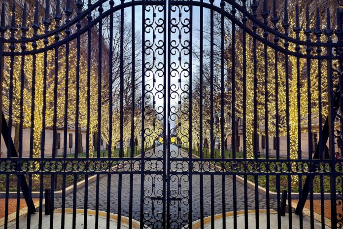 1770955411-GettyImages-2207230583-mansion