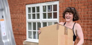 She Started a Side Hustle Moving Women Out After Breakups. She Now Makes $13,00 a Month.